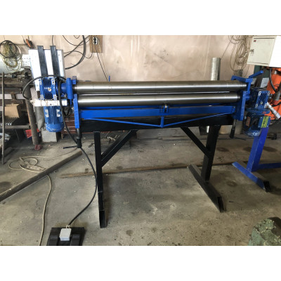 Вальцы AZMT-V1300х2 винтовой подъем Вальцы AZMT-V1300х2 винтовой подъем